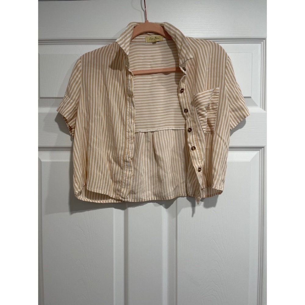 Button Down Cropped blouse - Picture 2 of 4